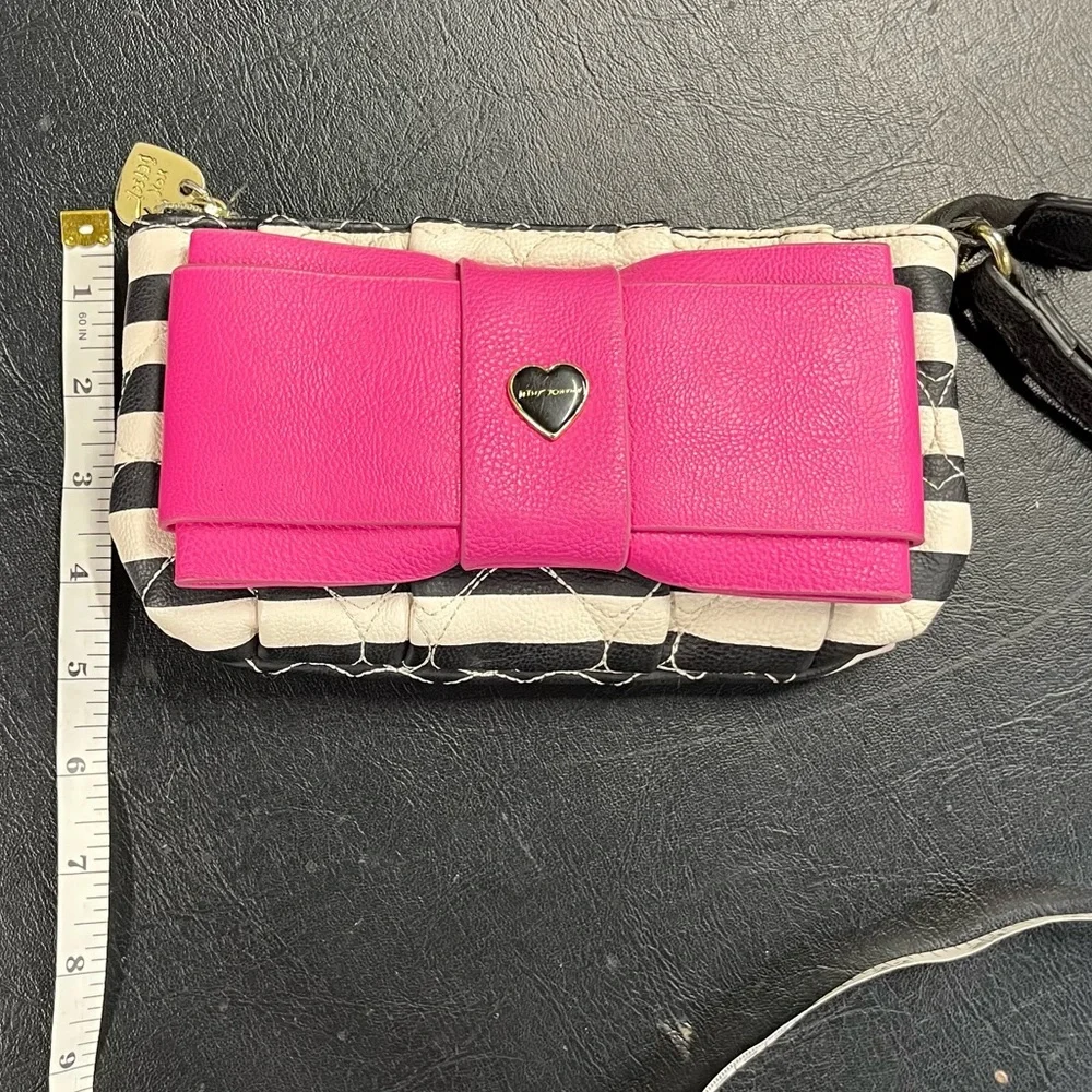 Betsey Johnson Be Mine quilted heart wristlet